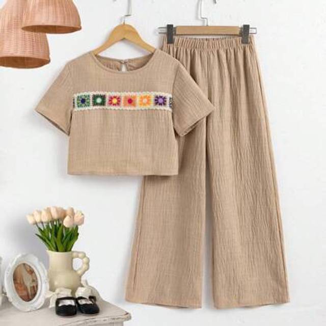 SHEIN 2pcs Girls Vacation Beach Boho Colorful Knitted Crochet Floral Trim Loose Short Sleeve Crop Top + Wide-Leg Pants Set