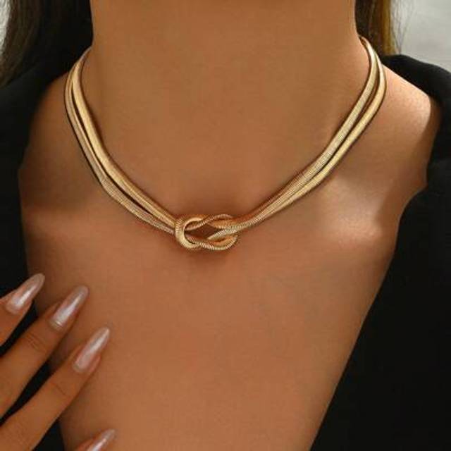 SHEIN 1pc Simple Versatile Snake Chain Necklace, Metal Design Fashionable Jewelry For Women, Suitable For Daily Wear, Hanging Out, And Gatherings