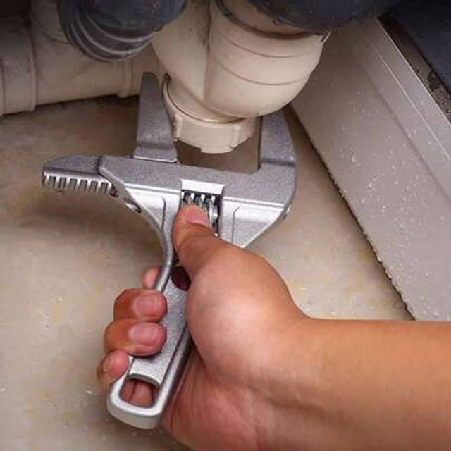 SHEIN 1pc Plumbing Wrench, Multi-Functional Adjustable Short Handle Spanner, Faucet Repair Tool