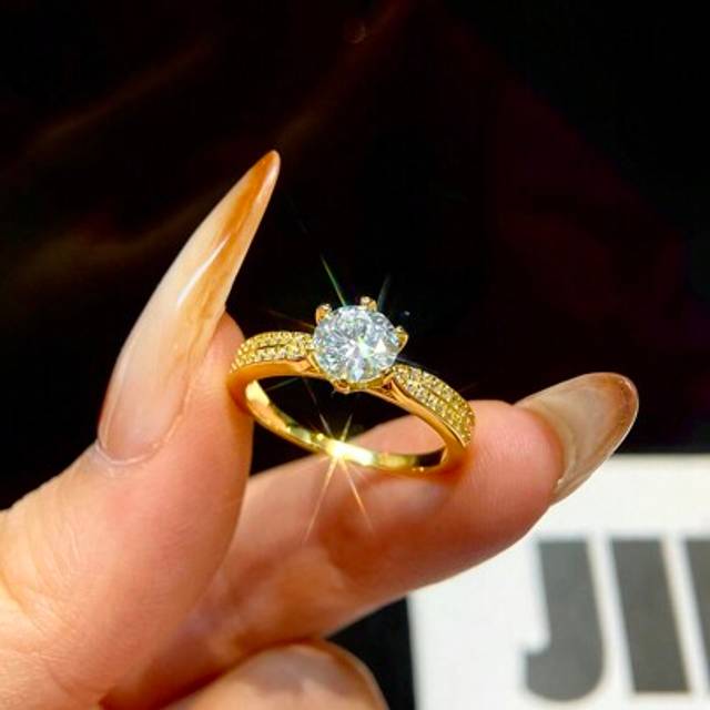 SHEIN 1Pc 1 Carat 6-Holder Delicate Luxury Star Queen Ring Colorless Moissanite Diamond Engagement Ring For Women Wedding Bride Treasure