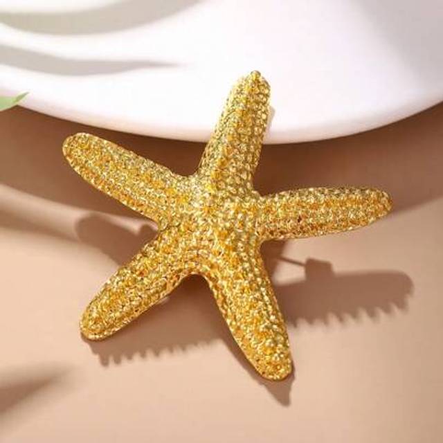 SHEIN 1pc Fashion Minimalist Alloy Starfish Brooch, Stylish Clothing Accessory