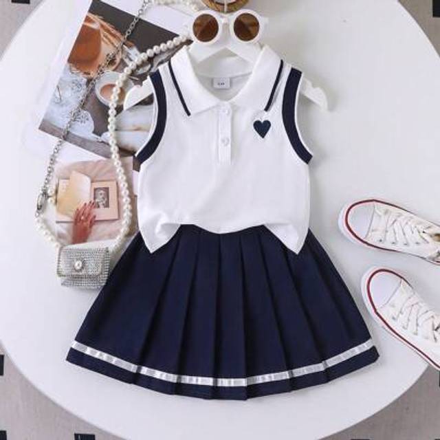 SHEIN 2pcs Girls School Sports Heart Embroidery Sleeveless Polo Neck Top And Pleated Skirt Set, For Summer