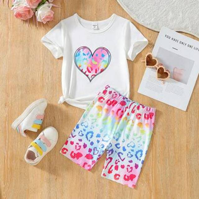 SHEIN 2pcs/Set Young Girls Digital Heart Print Short Sleeve Top And Elastic Waist Heart Print Shorts Set, Spring/Summer