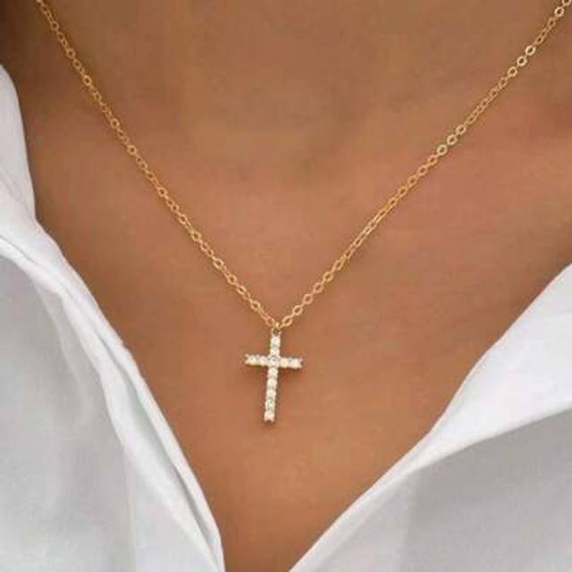 SHEIN Vintage Gothic Style Women&#39;s Necklace, Inlaid Diamond, Collarbone Chain Accessory, Women&#39;s Cross-Shaped Cubic Zirconia Necklace, Versatile Stainless S