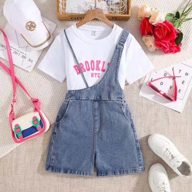 SHEIN Tween Girl Print Short Sleeve T-Shirt & Asymmetric Denim Bib Shorts Set