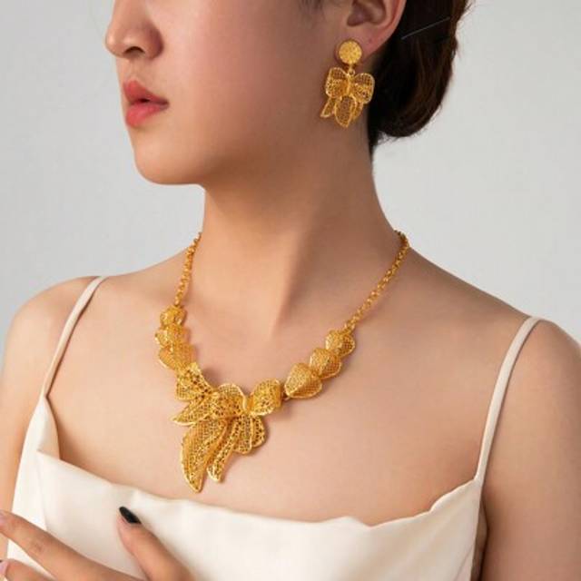 SHEIN 2pcs/Set Women&#39;s 24K Gold Plated Dubai Style Jewelry Necklace And Earrings Set