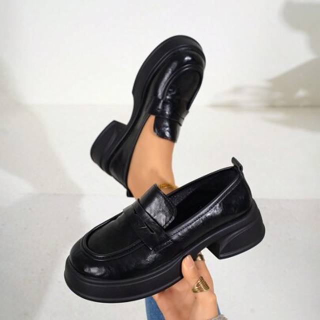 SHEIN British Style Women Platform Loafers, Thick Sole Retro Versatile Slip-On Flat Shoes For Petite