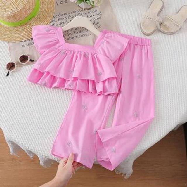 SHEIN 2pcs Young Girl Set Elegant Pink 3D Floral Embroidery Short Cap Sleeve Crop Top With Pants, Sweet Style Suitable For Summer