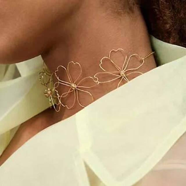 SHEIN 1 Pc Floral Flower Frame Metal Wire Cuff Choker Necklace For Women Valentines