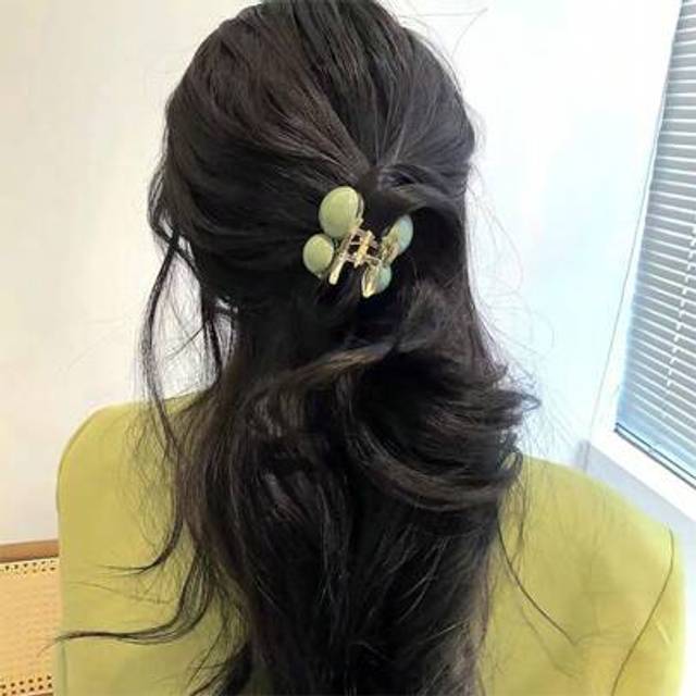 SHEIN 1pc 4.5cm Elegant Small Mint Green Resin Bead Side Hair Clip, Cute Hair Claw For Back Of Head
