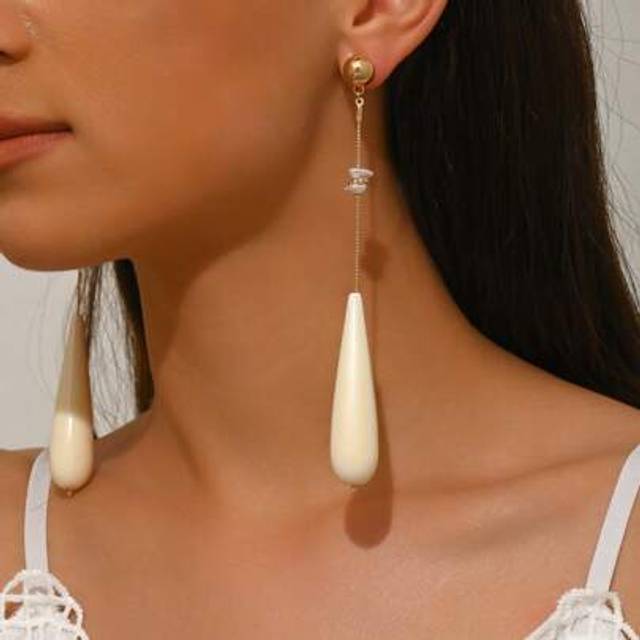 SHEIN 2pcs Elegant Bohemian Green Teardrop Resin & Gold Semicircle Earring With Baroque Faux Sequins, Copper Chain Tassel, Suitable For Vacation Party Wear,