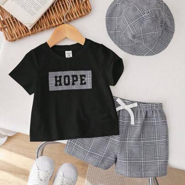 SHEIN 2pcs Baby Boys/Girls Casual Sports College Style Simple Round Neck Short Sleeve T-Shirt And Plaid Shorts Set, Suitable For Spring/Summer Wear, Home, O