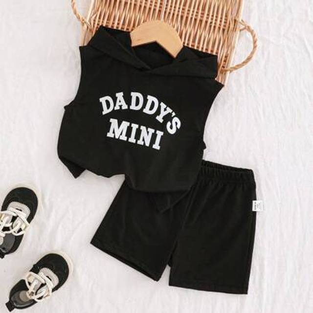 SHEIN Unisex Baby Boy/Girl Newborn-1 Years Old &#34;Daddy&#39;s Mini&#34; Cute Apricot Sleeveless Hooded Top And Shorts Set, Suitable For Baby To Wear In All Occasions