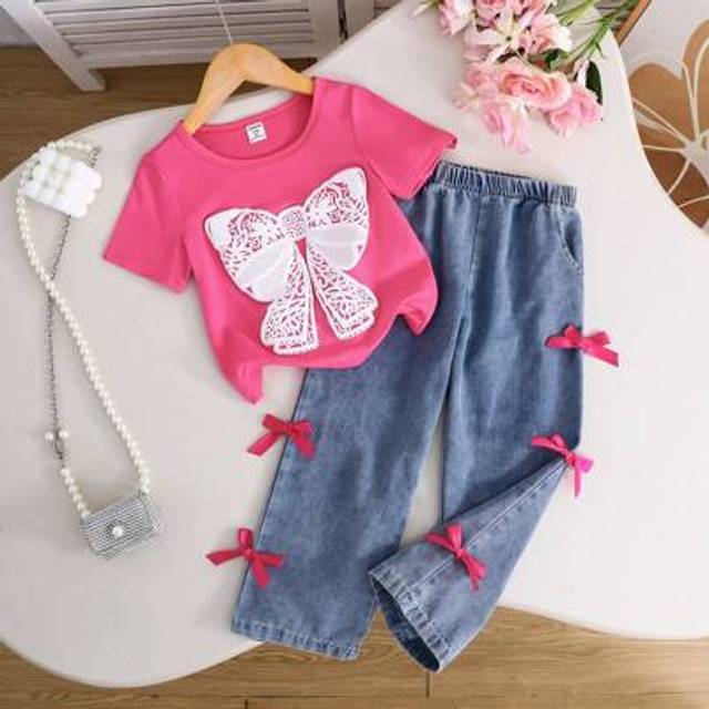 SHEIN 2pcs/Set Girls Toddler Butterfly Print Short Sleeve T-Shirt And Denim Jean Pants With 3D Butterfly Trim, Suitable For Daily Wear In Summer