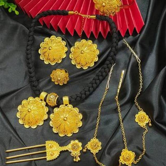 SHEIN 1 Set Of 6 Pieces Gold-Tone Flower Decor Necklace, Earring, Bracelet, Ring, Hair Clip, Hair Chain Jewelry Set, Suitable For Dubai, US, UK, Saudi Arabi