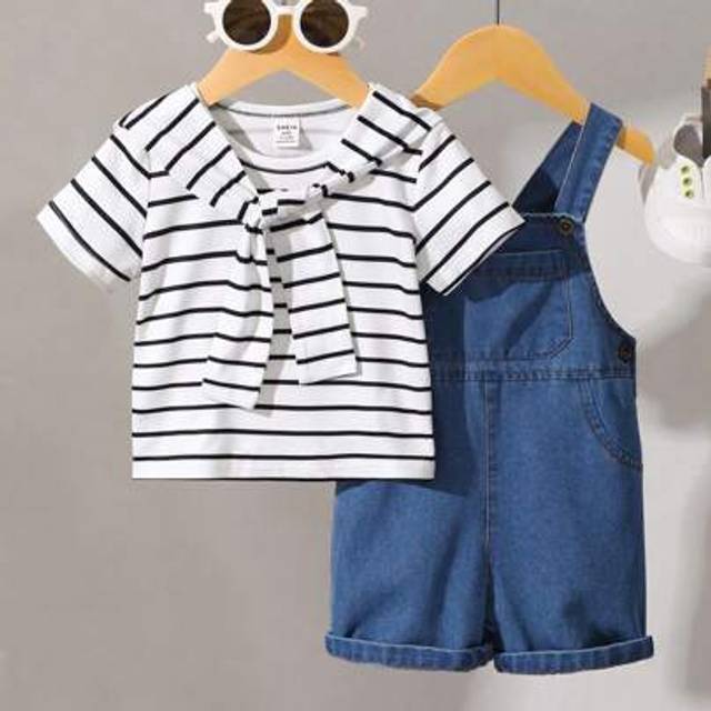 SHEIN 3pcs/Set Infant Boys Casual Multi-Functional Comfortable Raincoat, Striped Crew Neck Short Sleeve T-Shirt And Adjustable Bib Denim Overalls, Suitable
