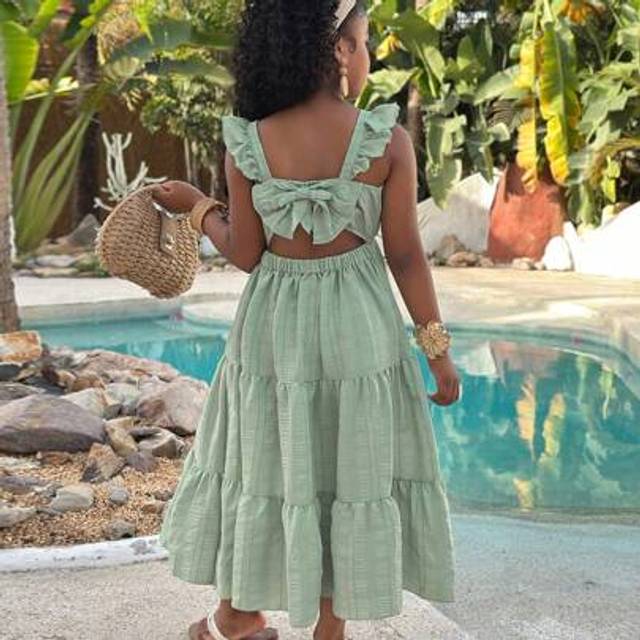 SHEIN Girl&#39;s Vacation Ruffle Sleeveless A-Line Jacquard Solid Color Dress With 3D Bow, Matching Sister Sets