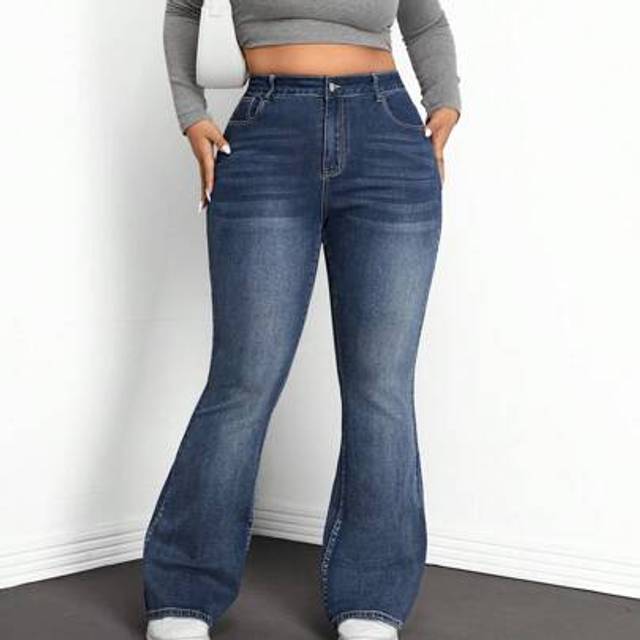SHEIN Plus Size Distressed Flared Jeans With Angled Pockets, Casual Daily Wear