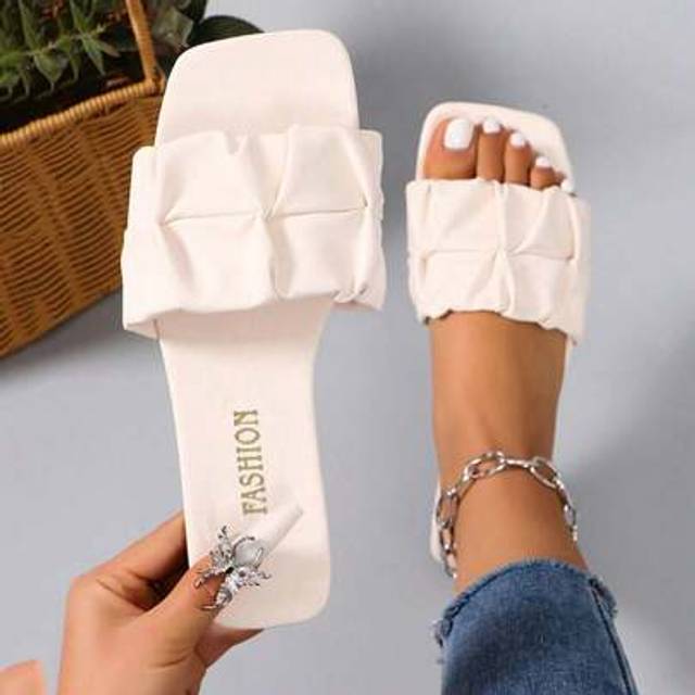 SHEIN Women&#39;s New Summer Casual Fashion Versatile Non-Slip Flat Comfortable Sandals, Square Toe Plus Size Beach Slip-On Slides, Minimalist Strap Sandals, Wh