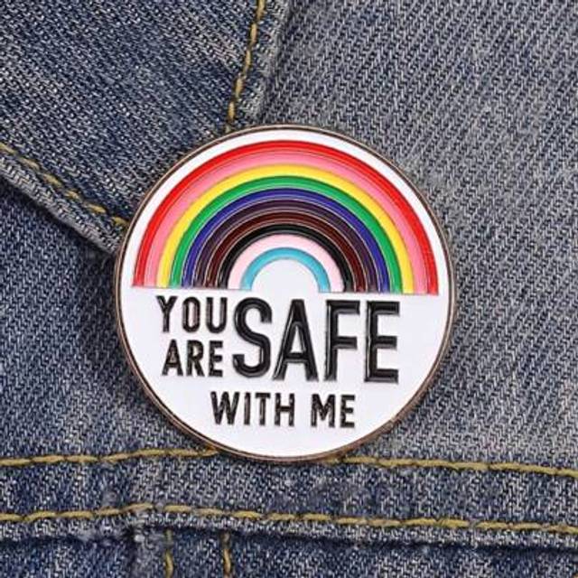 SHEIN 1pc Rainbow Alphabet Brooch Pin - &#34;You Are Safe With Me&#34;, Metal Badge, Colorful Round Brooch Suitable For Clothing, Bags And Accessories, Casual Style