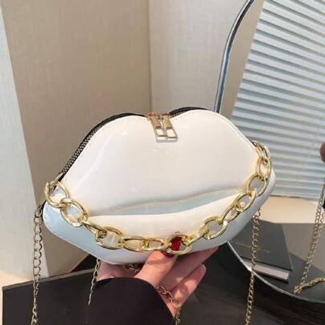 SHEIN Fashion Patent Leather Lip-Shaped Chain Crossbody Bag, Versatile Handbag, Party And Evening Purse, Makeup Bag