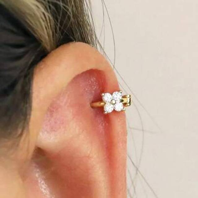 SHEIN 1pc Tiny 925 Sterling Silver Four-Leaf Clover Cartilage Hoop Earrings,Gold Flower Celestial Tragus Earrings,For Women&#39;s Daily Wear(Sold As A Single, N