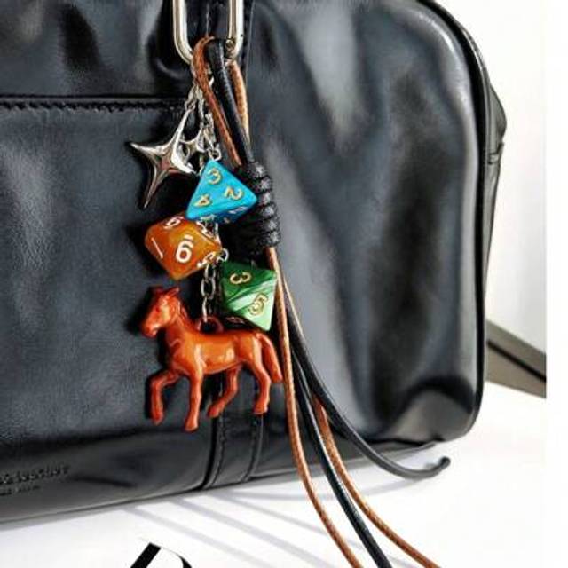 SHEIN Vintage Horse Dice Keychain Bag Charms New Stylish Triangle Asymmetric Dice Phone Case Bag Car Key Ring Pendant