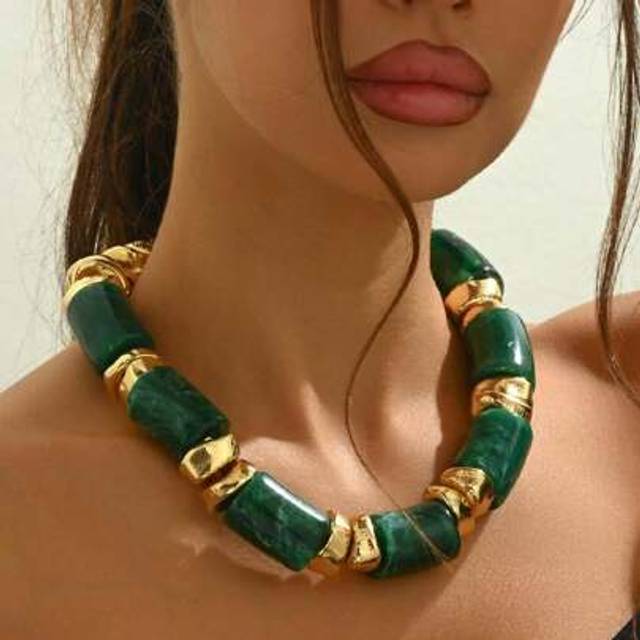 SHEIN 1pc High-End Elegant Sexy Bohemian Jade Resin Bead Accented Asymmetrical Golden Bead Necklace For Women, Ideal Party/Wedding/Holiday Gift. Handmade, L