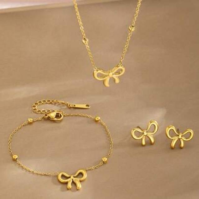 SHEIN 3pcs/Set Exquisite Fashion Gold Stainless Steel Chain Butterfly Pendant Necklace Bracelet & Stud Earrings Suitable For Girls As Daily Wear Jewelry Acc
