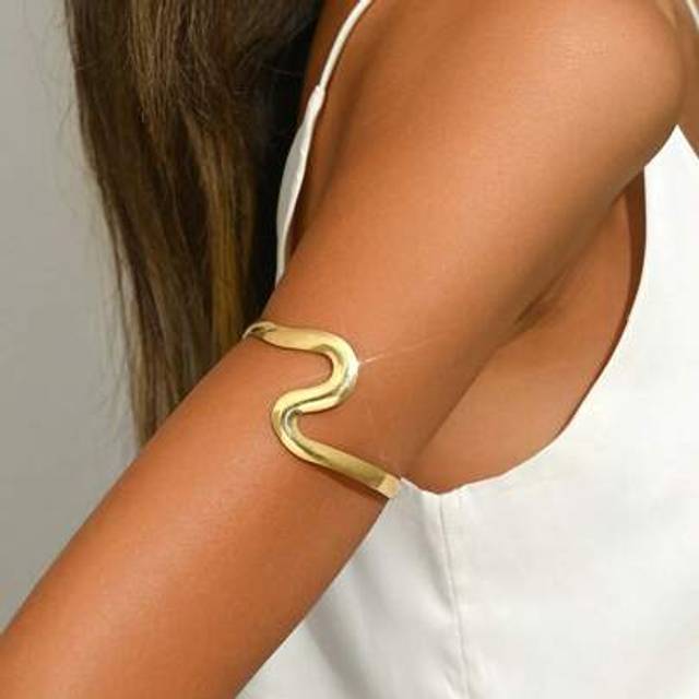 SHEIN 1pc Minimalist Fashion Asymmetric Metal Wire Adjustable Gold Cuff Bracelet, Simple & Stylish Design, Versatile For Summer, Suitable For Women&#39;s Daily