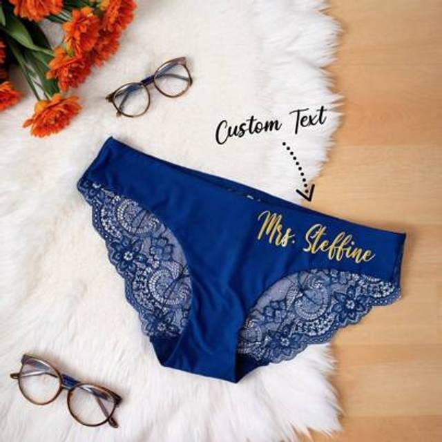 SHEIN 1 Pc Personalized White Panties,Custom Bride Underwear Sexy Bridal Shower Gift Mrs Panties Bachelorette Seamless Underwear,Suitable For Valentine&#39;s Da