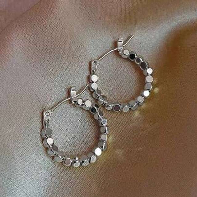 SHEIN 1 Pair Minimalist Copper Bead Stylish Hoop Earrings, Daily Fashion Accessories