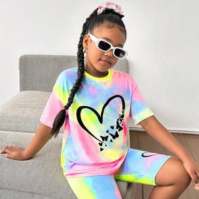 SHEIN 2pcs/Set Tween Girl Casual Minimalist Heart Print Short Sleeve Top And Shorts Outfit, Suitable For Summer