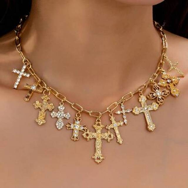 SHEIN 1 Pc Cross Charm Necklace For Women , Chunky Curb Chain Necklace With Multi Cross Charms , Women Cross Jewelry