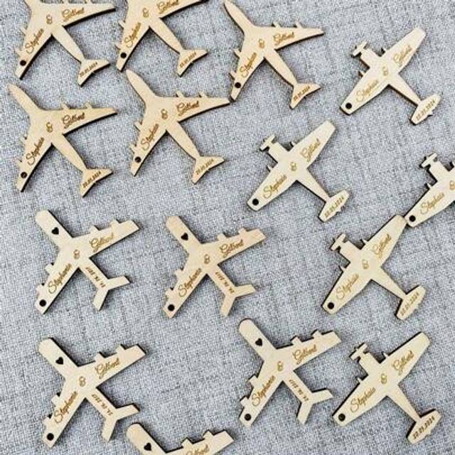 SHEIN 50Pcs Personalized Wedding Wooden Airplane Tags Engraved Plane Shape Wedding Favor Tags Custom Wooden Plane Tags Decor Ornamental Fashionable, High-Qu