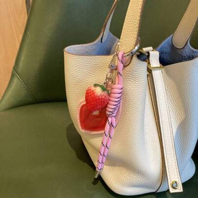 SHEIN Lip Leather Pendant, Strawberry Sweet Love Keychain, Handmade Weaving, Cute Travel Holiday Gift, Y2K Fashion Bag Charm, Suitable For Young Boys And Gi