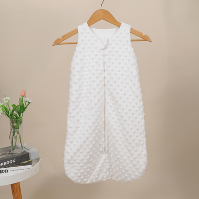 SHEIN 1pc Infant White Extra Warm Sleeping Bag, Fluffy Polka Dot Sleeveless Sleeping Bag Suitable For Babies & Toddlers