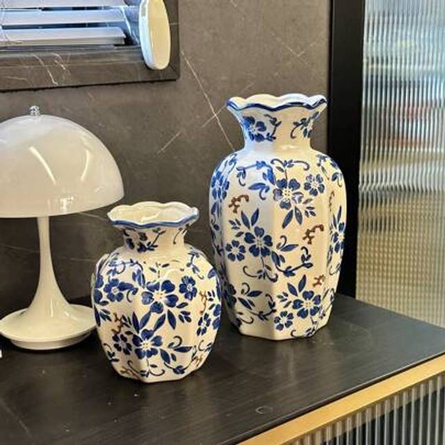 SHEIN 1pc Chinese Style High-End Handpainted Blue And White Porcelain Vase, Ceramic Material, Retro Ceramic Flower Vase For Living Room, Dining Room, Entryw