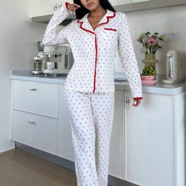 SHEIN Cute Girls Heart Contrast Trim Lapel Pajama Set For Women