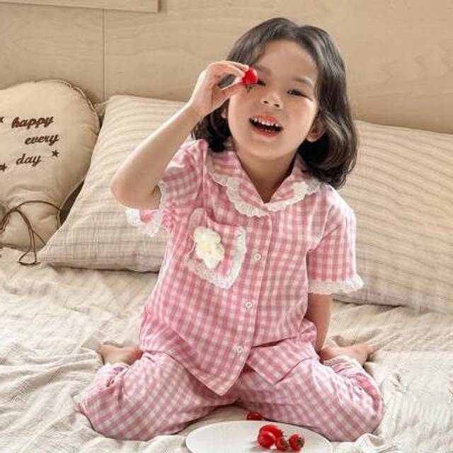 SHEIN Young Girl Cute Minimalist 3D Floral Decor Ruffle Collar Button Up Short Sleeve Top & Plaid Pattern Loose Shorts Sleepwear 2 Pieces Set