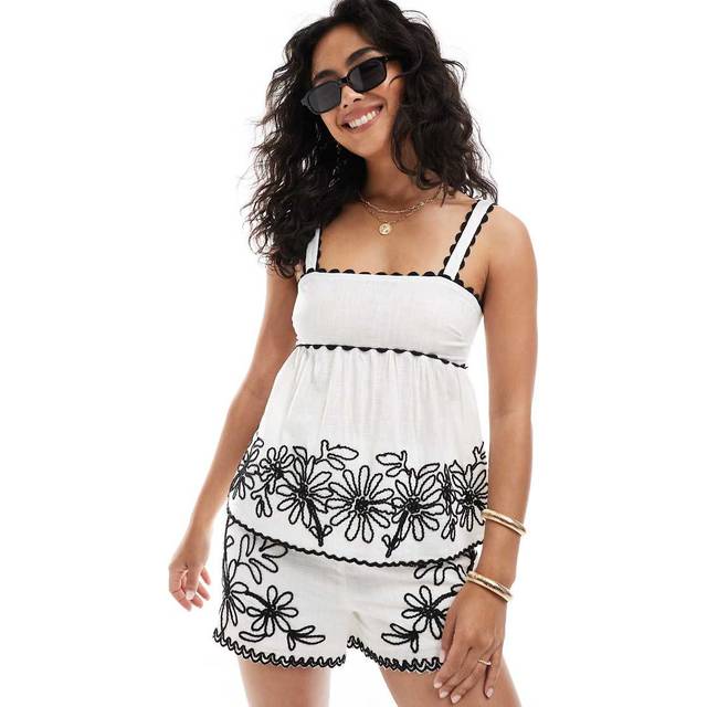 New Look Women's White Daisy Embroidered Cami Top - UK 6