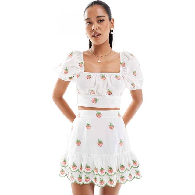 New Look Women's White Strawberry Embroidered Cropped Top - UK 16
