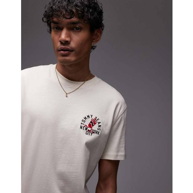 Tommy Jeans – Beige t-shirt med tryck på vänstra sidan-Naturlig