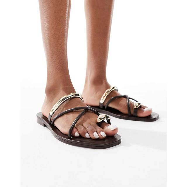 Stradivarius Flat sandals with metal detail BROWN 6