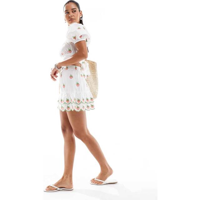 New Look Women's White Strawberry Embroidered Scalloped Edge Skirt - UK 16
