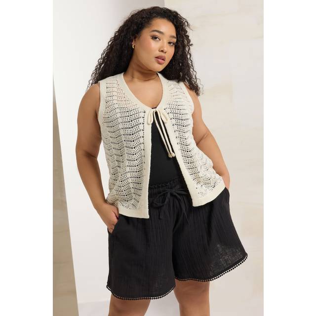 Yours Curve Black Crinkle Crochet Trim Shorts, Women's Curve & Plus Size, Yours - 18