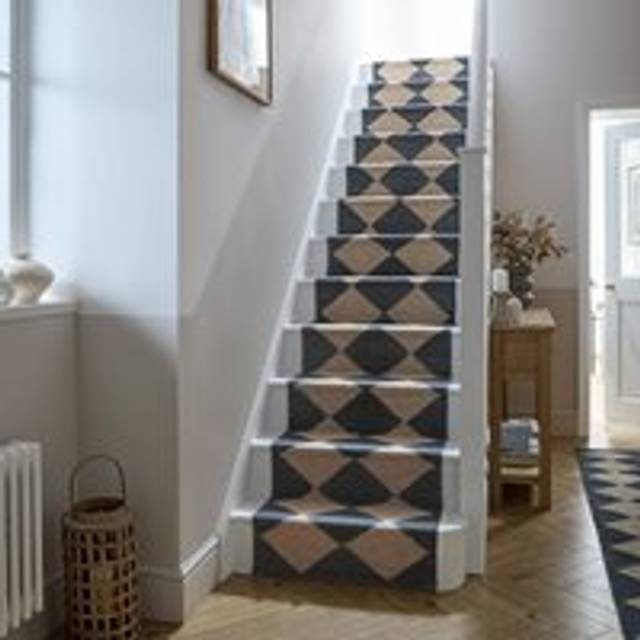 Attie Geometric Diamond Wool Stair Runner - Monochrome
