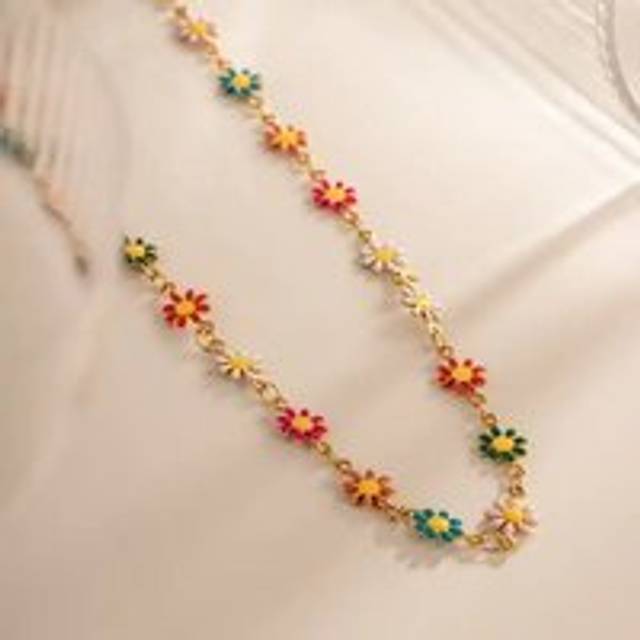 Svnx Daisy Chain Necklace In Multi Gold - One Size
