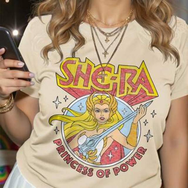 SHEIN Plus Size Women&#39;s Blonde Queen Sword Graphic Elegant Personalized Casual Dress, Interesting Retro American Style Minimalist Cute, Suitable For Birthda