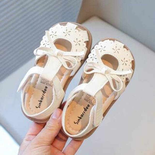SHEIN 1 Pair Summer New Girls Princess Bowknot Hollow Flat Sandals, Non-Slip Soft-Soled Children Shoes
